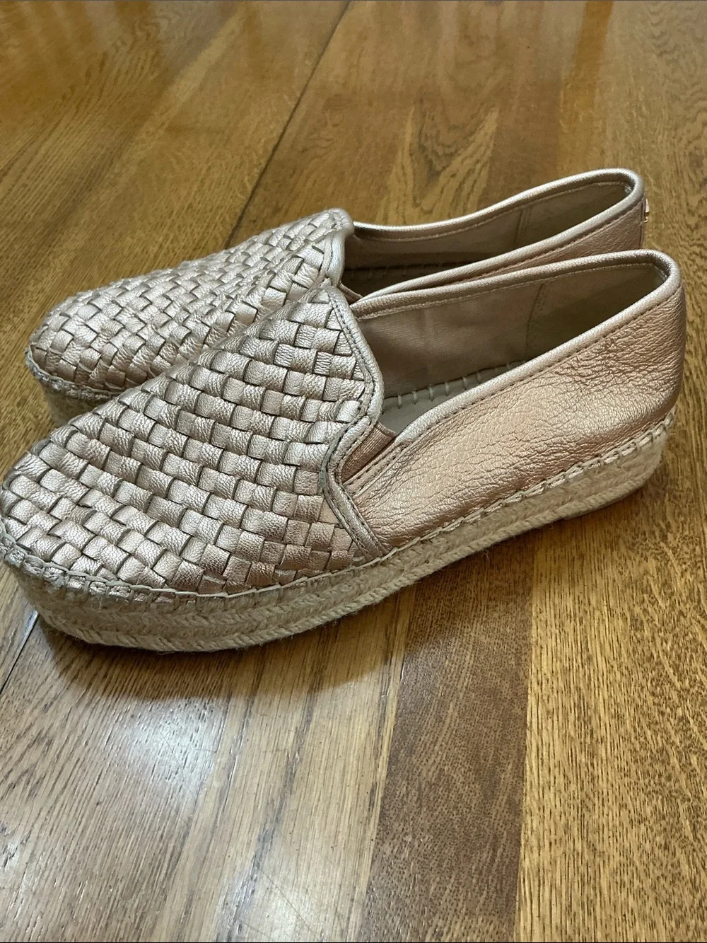 Woman’s Sam Edelman metallic rose gold woven leather Espidrille. Size 8.5.cute!
